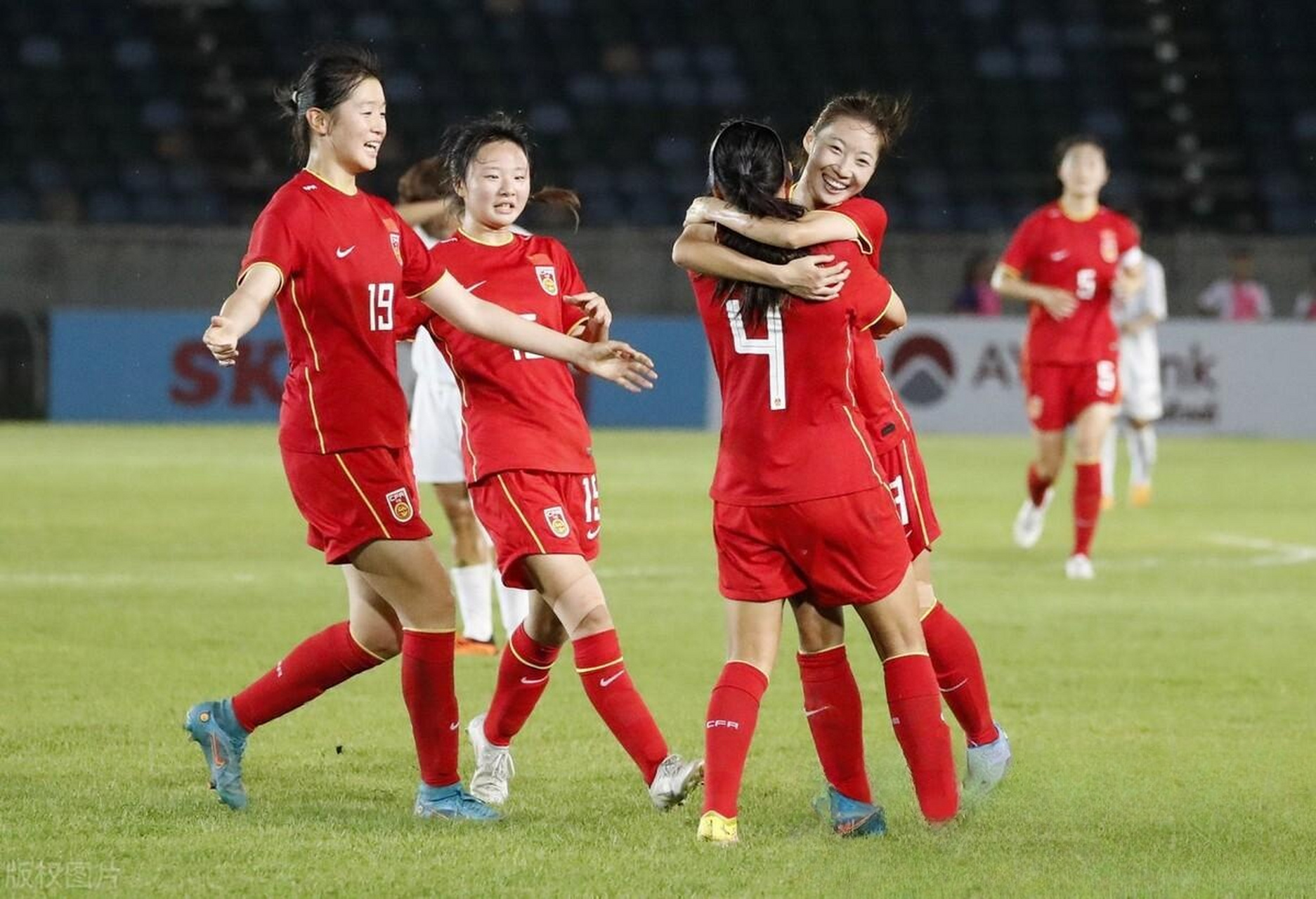 中国女足踢出精彩表现，惊艳全场