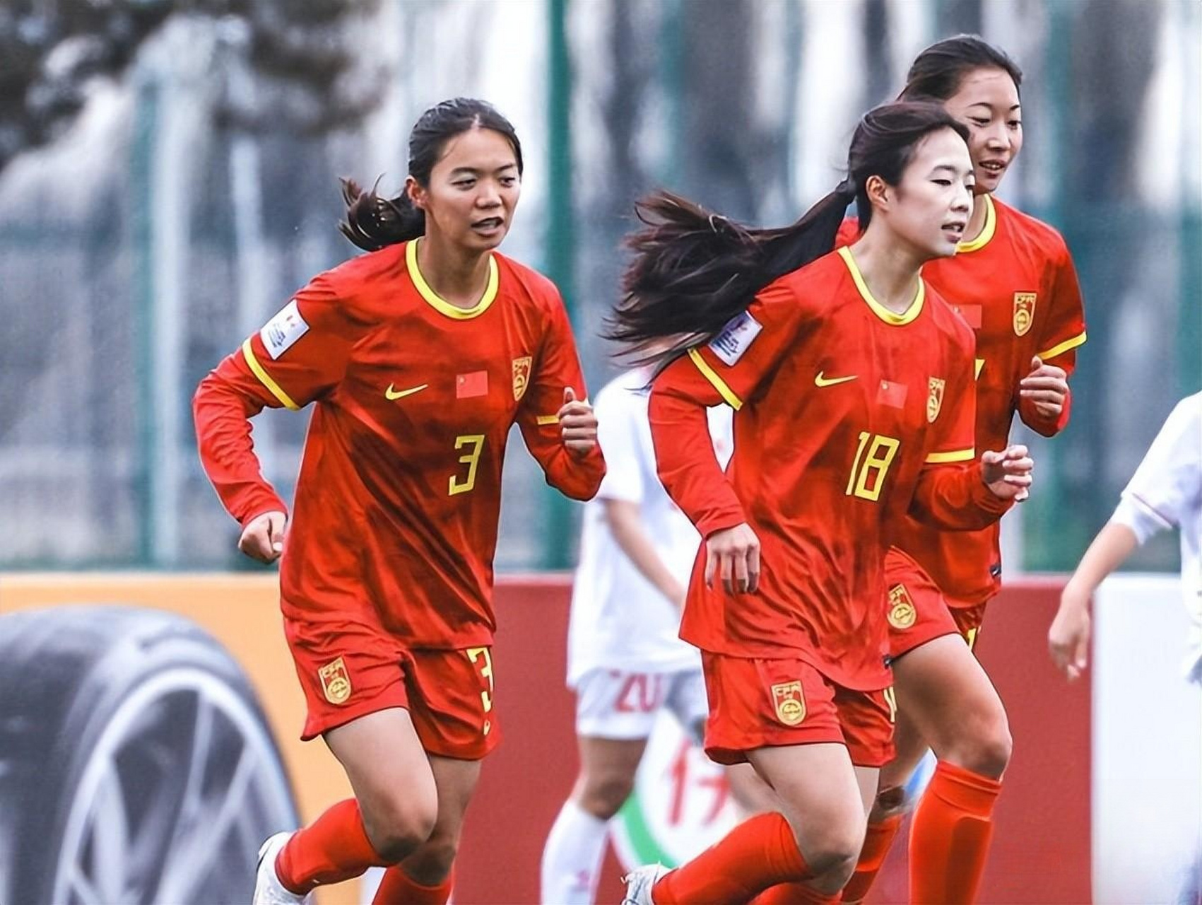 女足国家队实力强劲，轻松击败对手