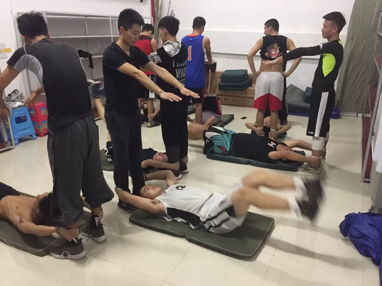 重庆男篮惨败，全队训练备战