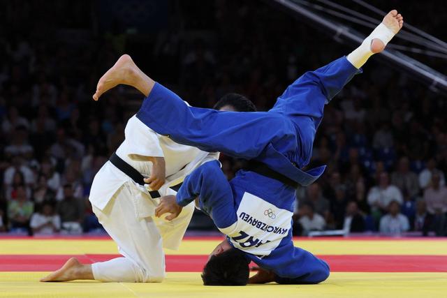 巴西选手在柔道比赛中发挥出色 巴西选手在柔道比赛中发挥出色