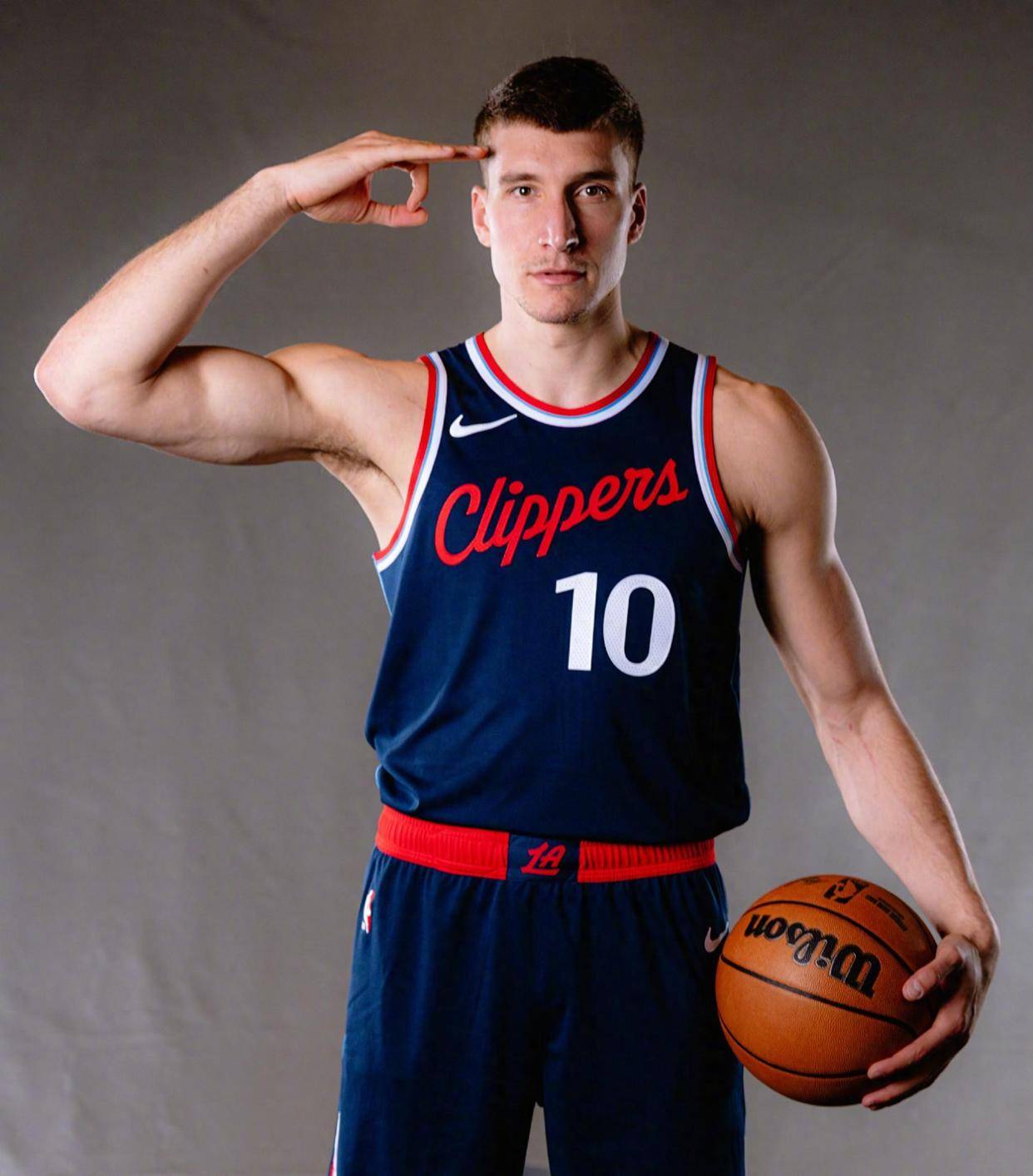 开云体育官网-快船擒鹈鹕，莱昂纳德30分戴帽的简单介绍