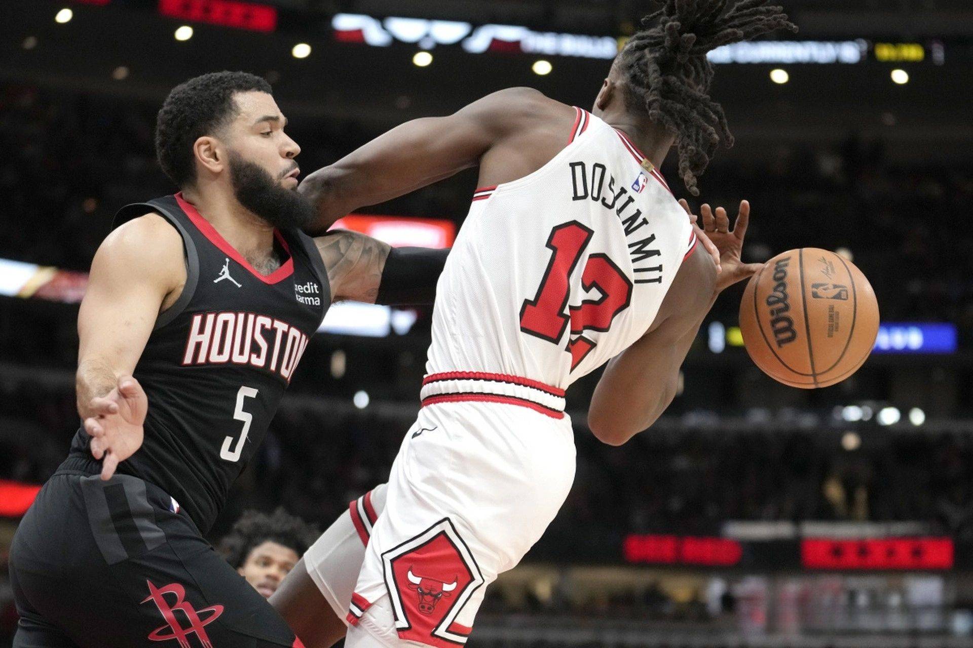 开云体育在线-猛龙主场击败热火，范弗利特关键时刻挺身而出的简单介绍