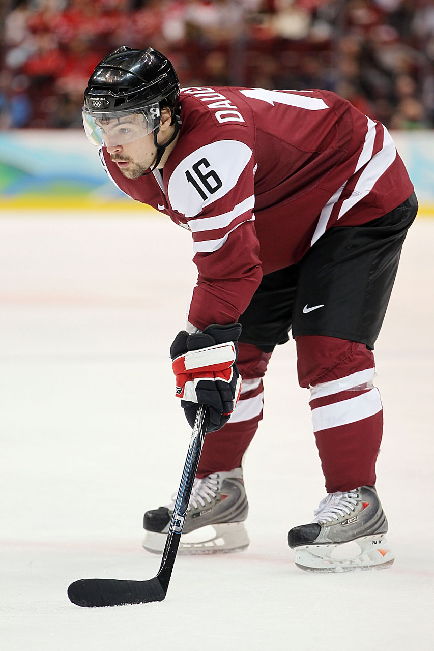 开云下载-冰球球员突破自我，表现堪称完美的简单介绍