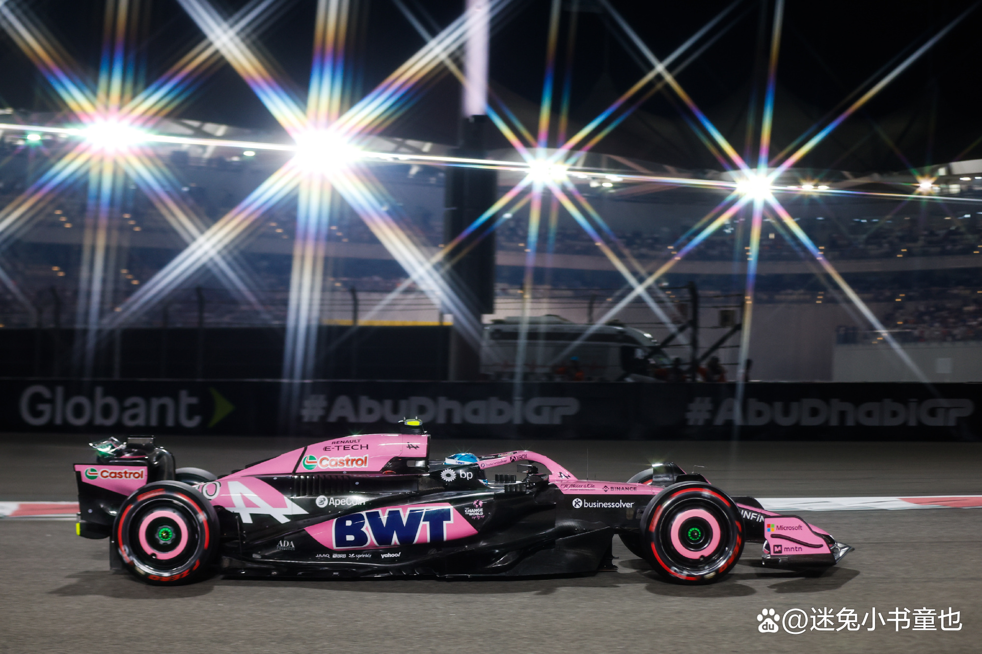 开云平台-雷诺车队逆转迈凯伦，佩雷兹统治全场