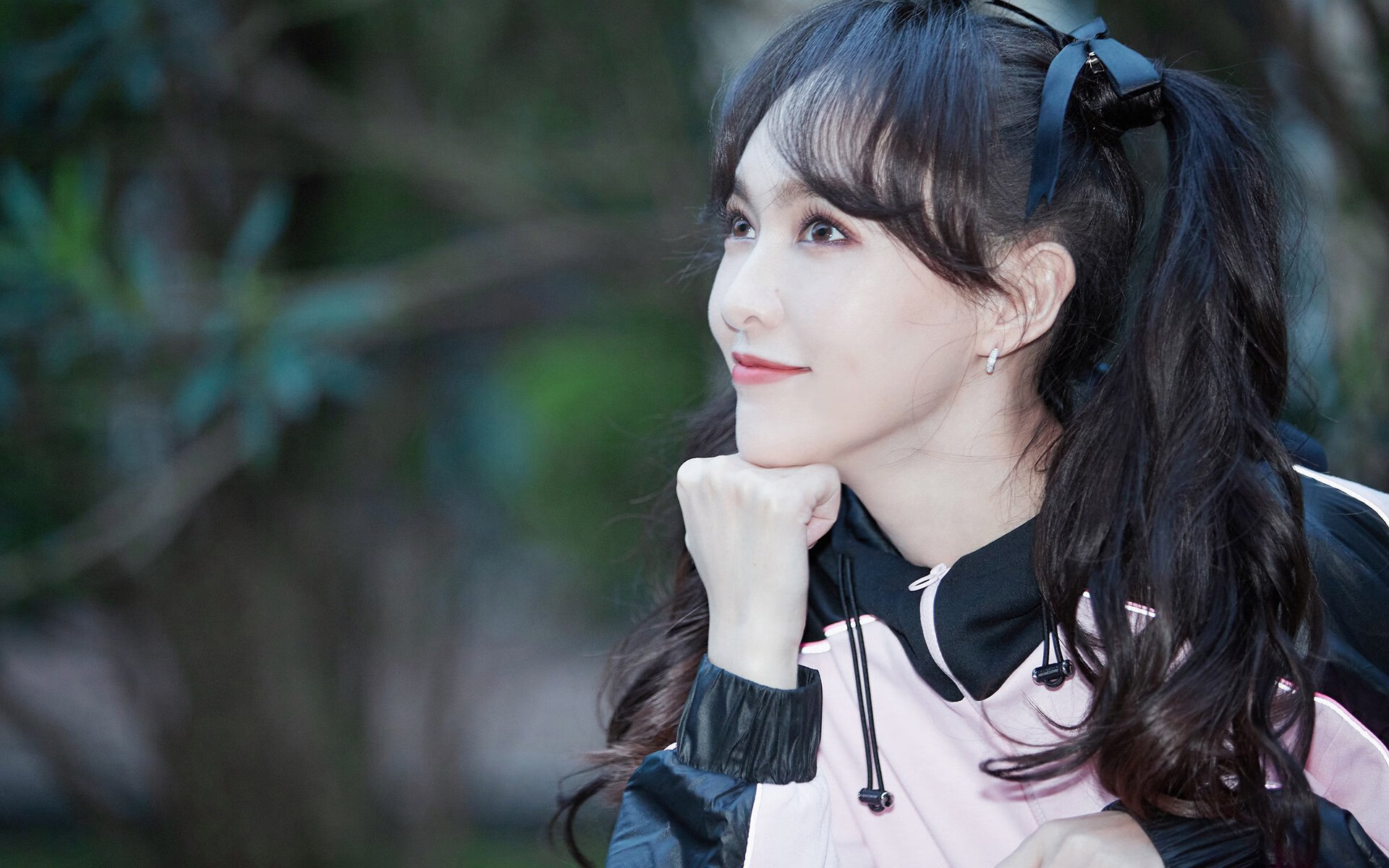 开云体育平台APP-浓眉狂轰滥炸统治内线,76人铁桶阵锁死广厦队取国际邀请赛大胜