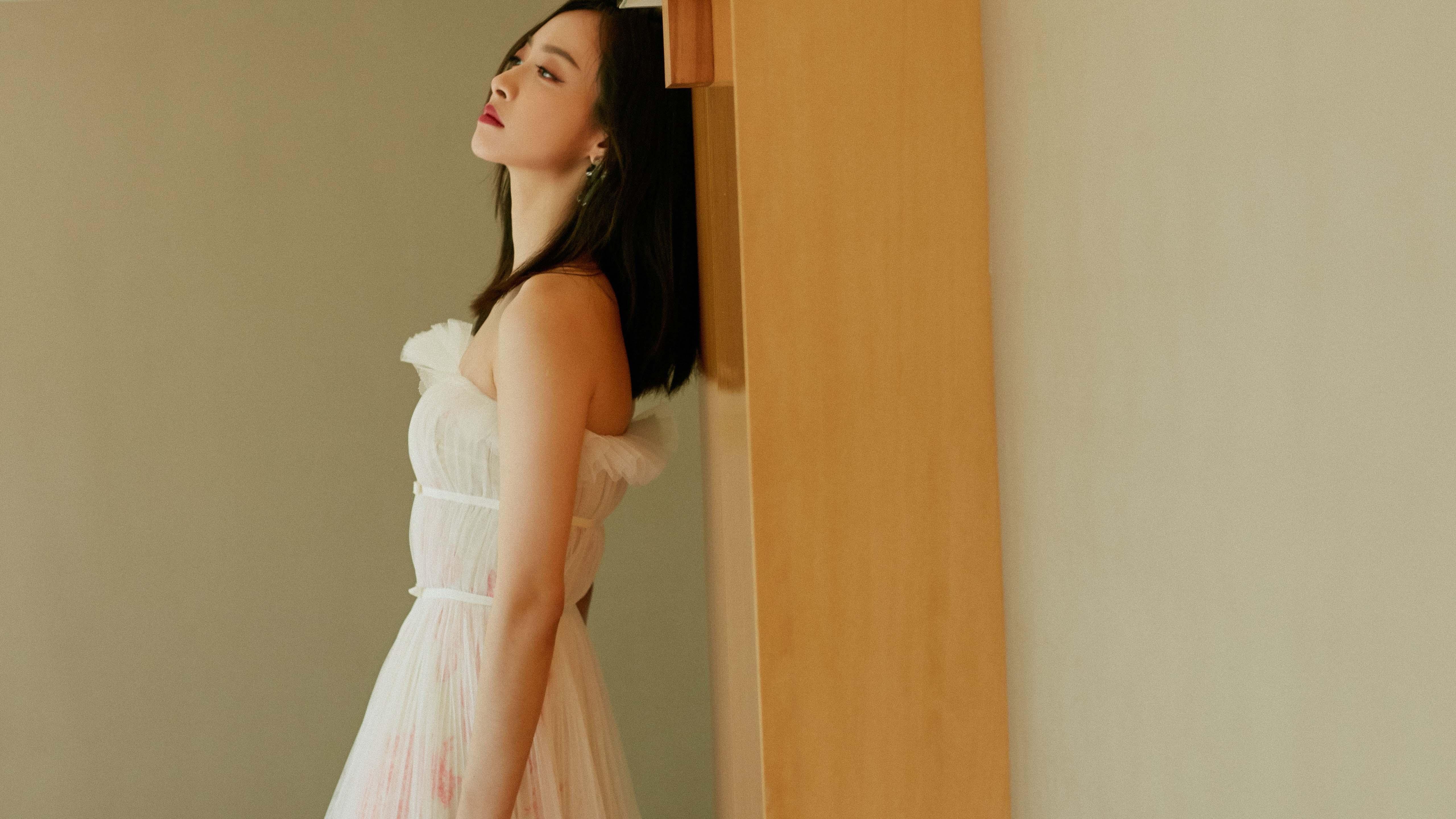 开云体育APP下载-布克，季后赛的聚光灯下，嗜血的冷锋